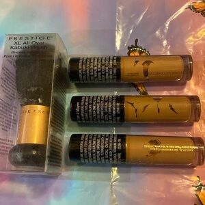 ❤️❤️❤️ HOST PICK!! Concealer/Kabuki Brush Bundle Light to Medium NWT